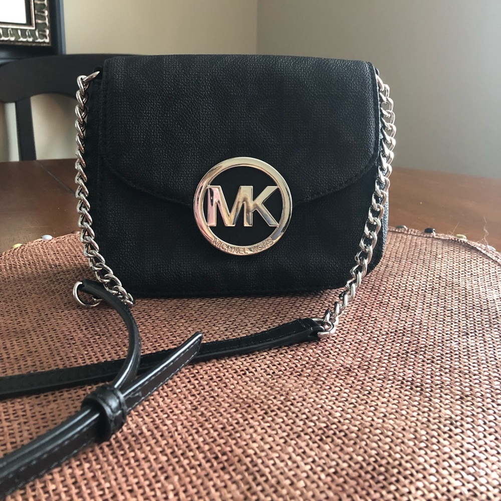 ❌sold❌AUTHENTIC MICHEAL Micheal Kors small purse